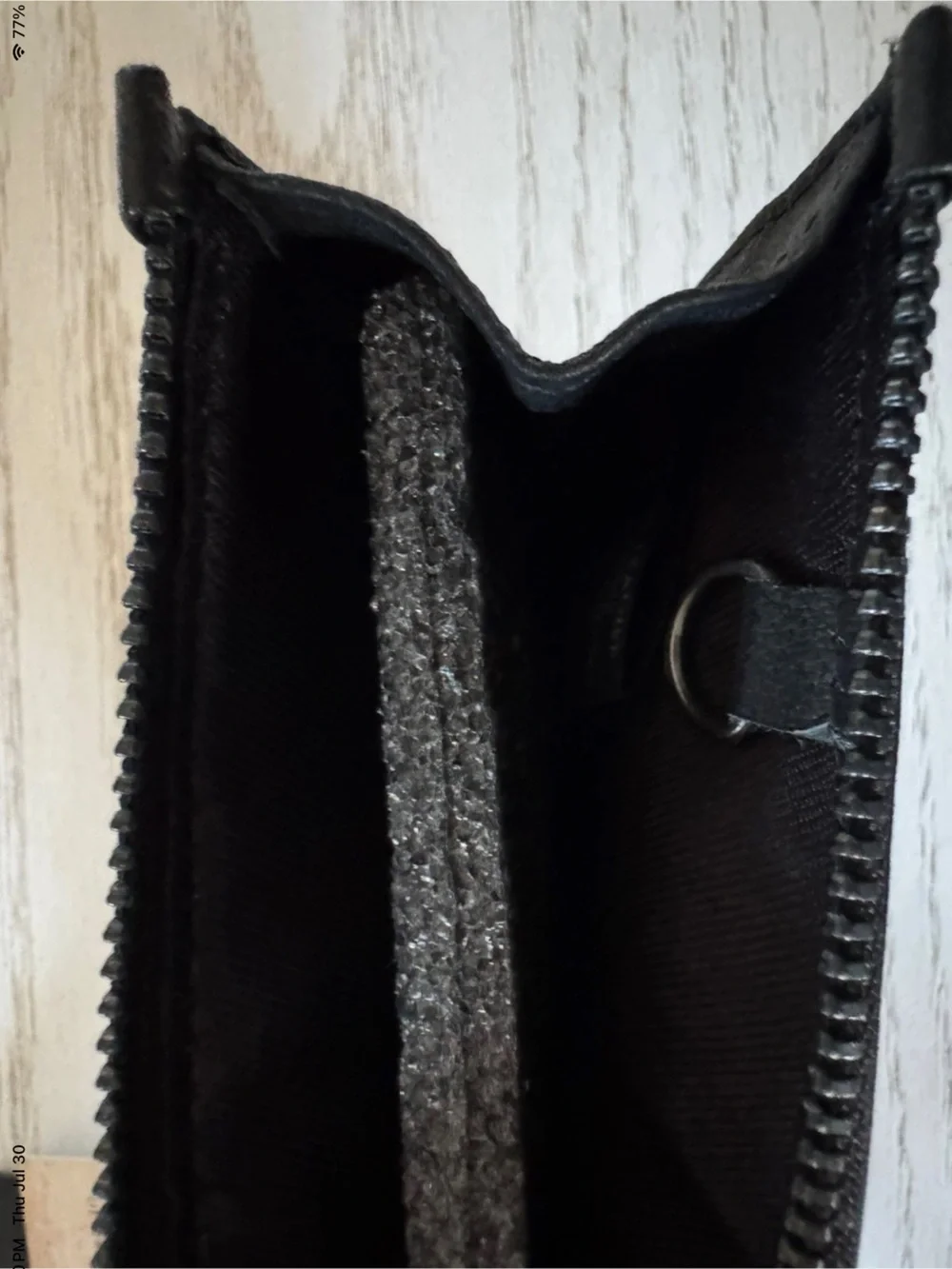 Vintage compact black